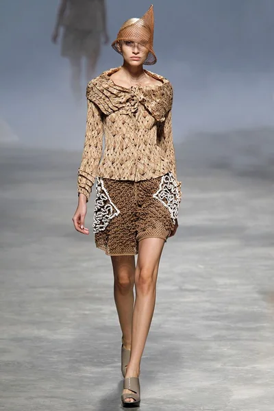 Look 25